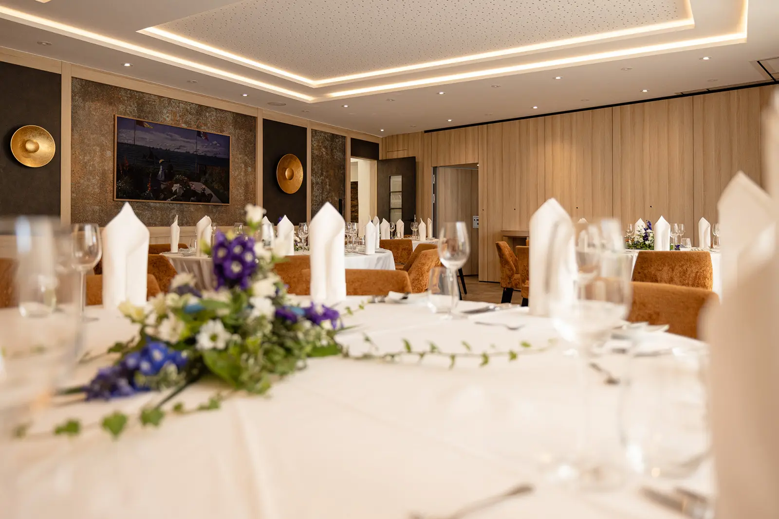 Gedeckter Tisch im Saal vom Hotel Zur Krone